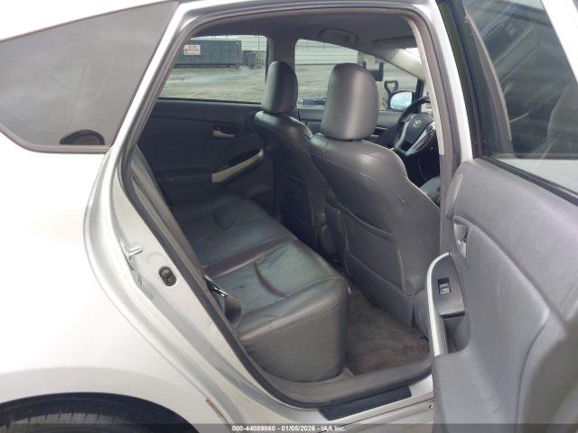 Toyota Prius Four Image 4