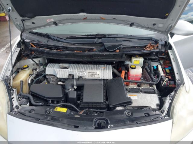 Toyota Prius Four Image 7