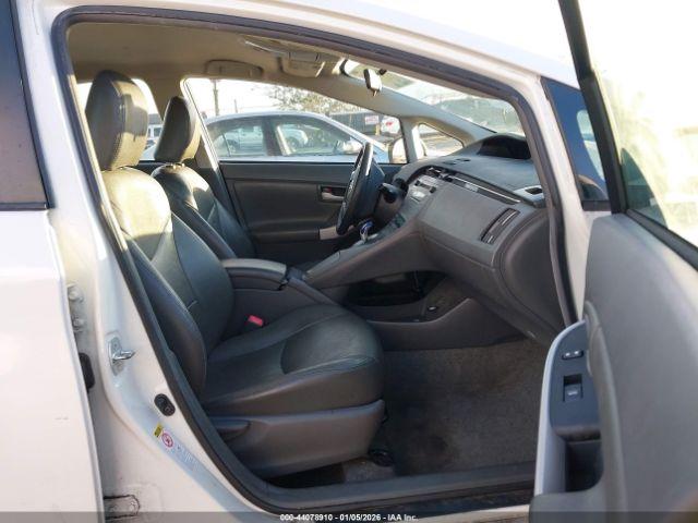 Toyota Prius Two Image 11