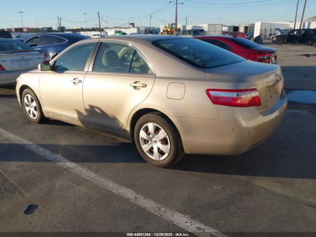 Toyota Camry Le Image 3