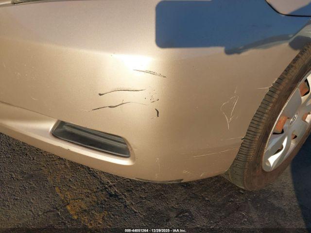 Toyota Camry Le Image 5