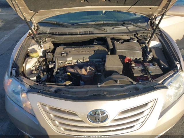 Toyota Camry Le Image 7