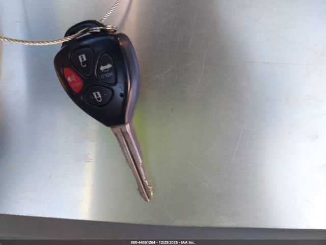 Toyota Camry Le Image 10