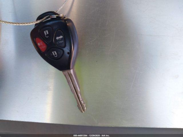 Toyota Camry Le Image 10