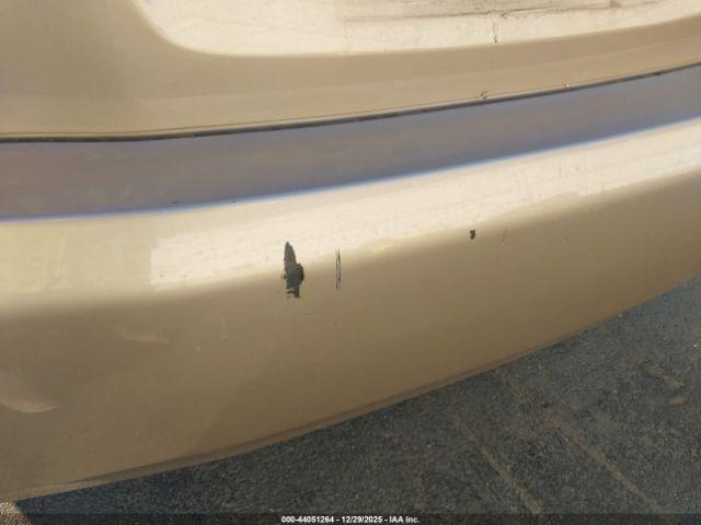 Toyota Camry Le Image 14