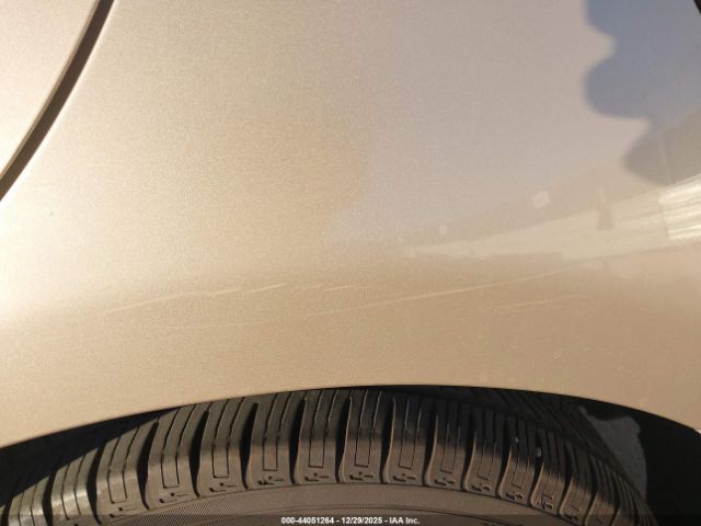 Toyota Camry Le Image 13