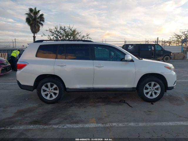 Toyota Highlander Base V6 Image 9