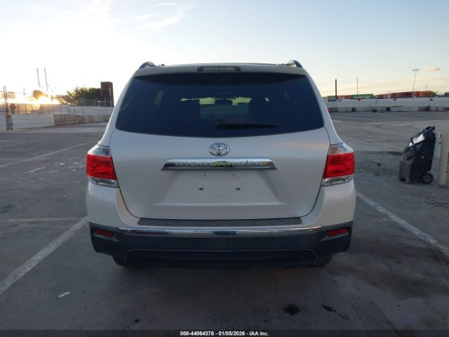 Toyota Highlander Base V6 Image 11