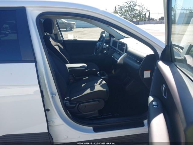 Hyundai Ioniq Se Image 2