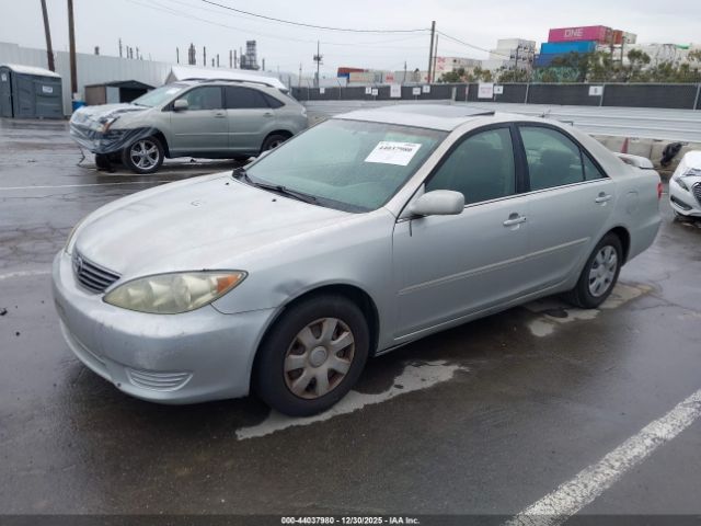 Toyota Camry Le Image 2