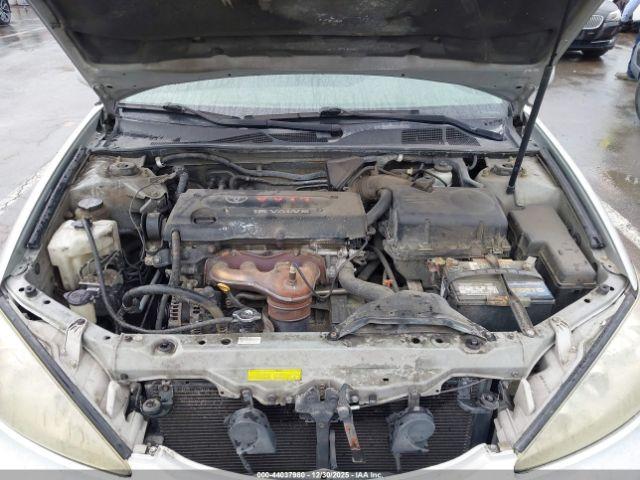 Toyota Camry Le Image 5