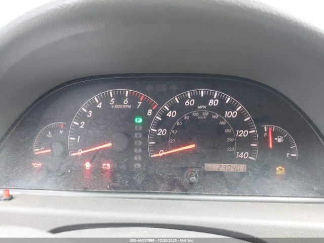 Toyota Camry Le Image 12