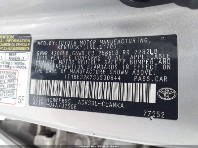 Toyota Camry Le Image 7