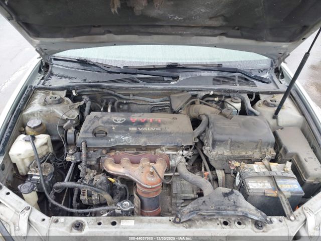 Toyota Camry Le Image 8