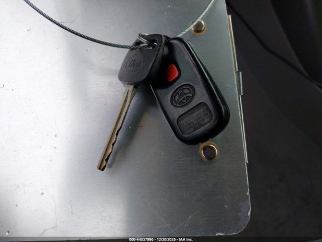 Toyota Camry Le Image 10