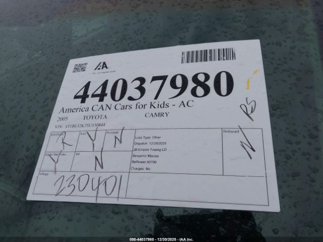 Toyota Camry Le Image 11