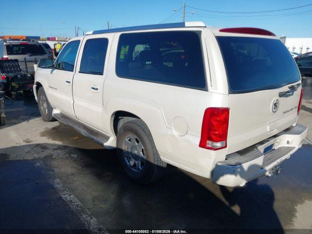 Cadillac Escalade Standard Image 10