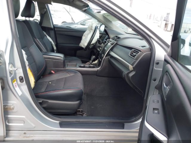 Toyota Camry Se Image 8