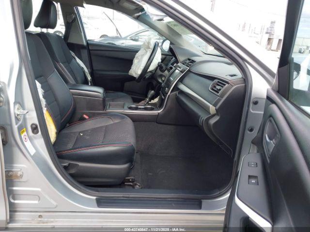 Toyota Camry Se Image 8