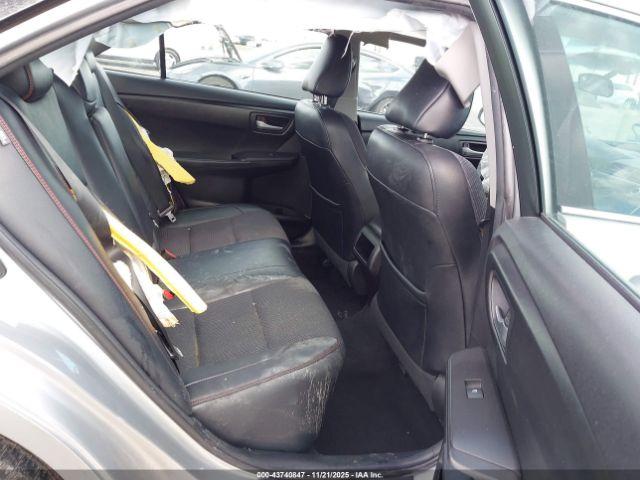 Toyota Camry Se Image 9