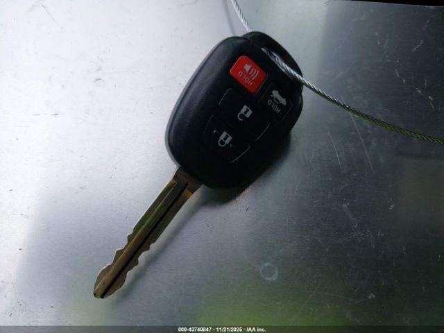 Toyota Camry Se Image 11