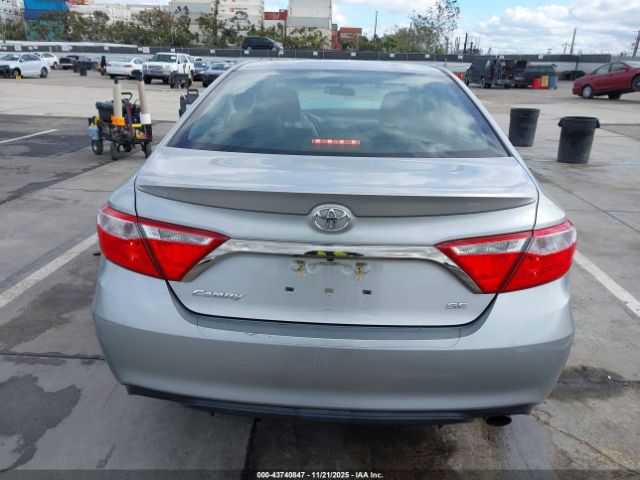 Toyota Camry Se Image 12