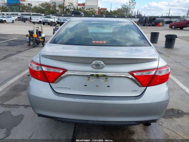 Toyota Camry Se Image 12