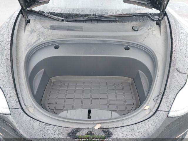 Tesla Model 3 Long Range Dual Motor All-wheel Drive Image 12