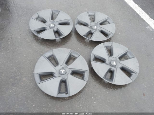 Tesla Model 3 Long Range Dual Motor All-wheel Drive Image 13