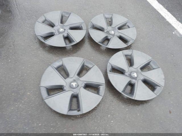 Tesla Model 3 Long Range Dual Motor All-wheel Drive Image 13