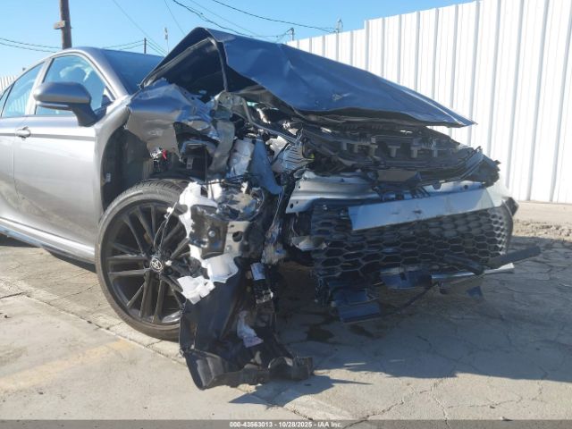 Toyota Camry Se Image 3