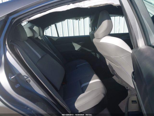 Toyota Camry Se Image 16