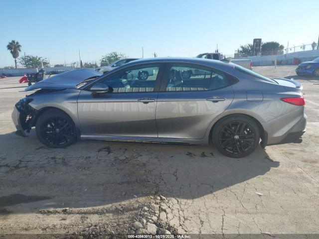 Toyota Camry Se Image 4