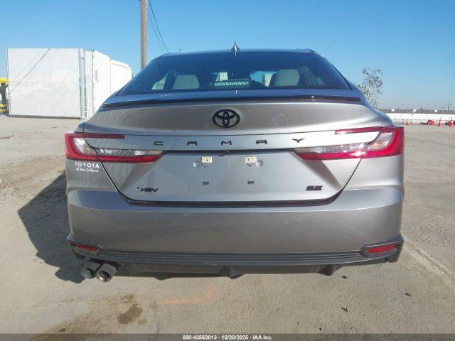 Toyota Camry Se Image 12