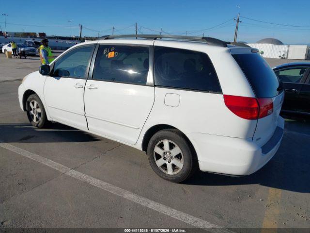 Toyota Sienna Le Image 10