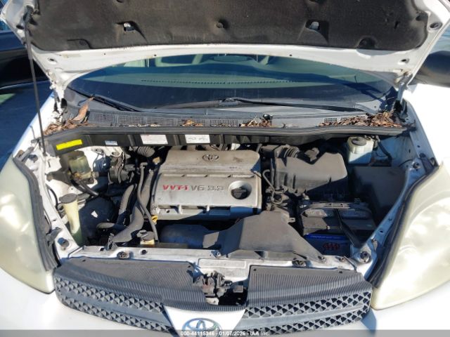 Toyota Sienna Le Image 8