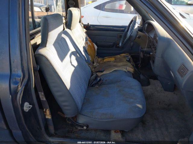 Toyota Pickup Image 3