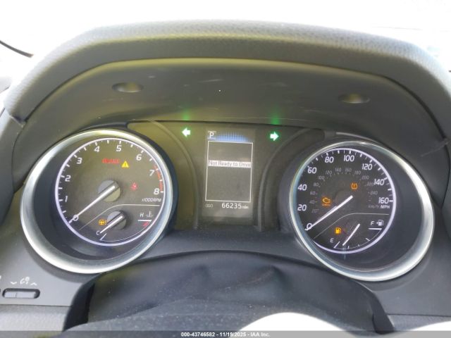 Toyota Camry Le Image 4