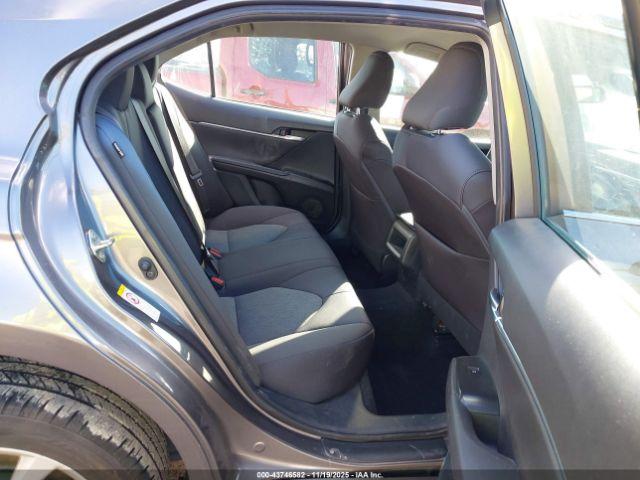 Toyota Camry Le Image 3