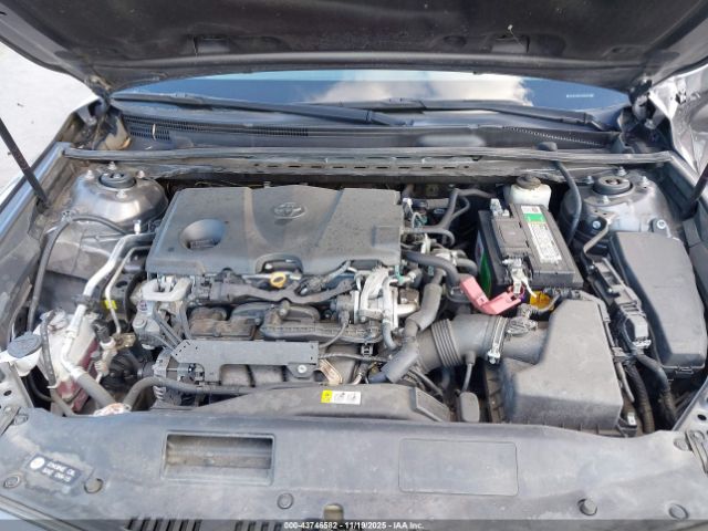 Toyota Camry Le Image 8