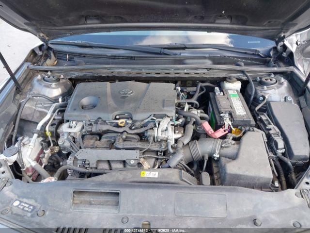 Toyota Camry Le Image 8