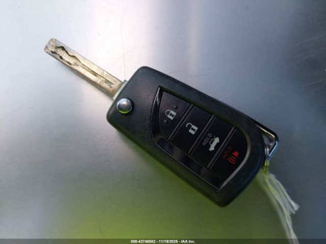 Toyota Camry Le Image 16