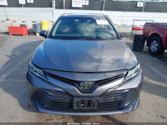 Toyota Camry Le Image 2