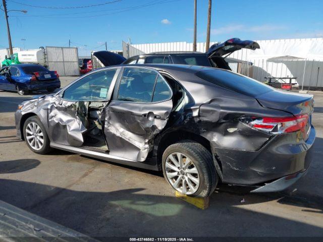 Toyota Camry Le Image 14