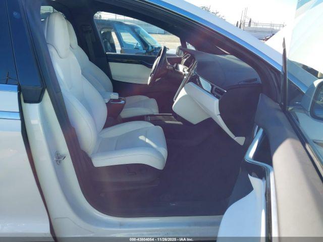 Tesla Model X Image 15