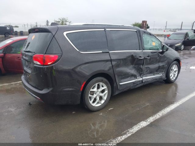 Chrysler Pacifica Touring-l Plus Image 6