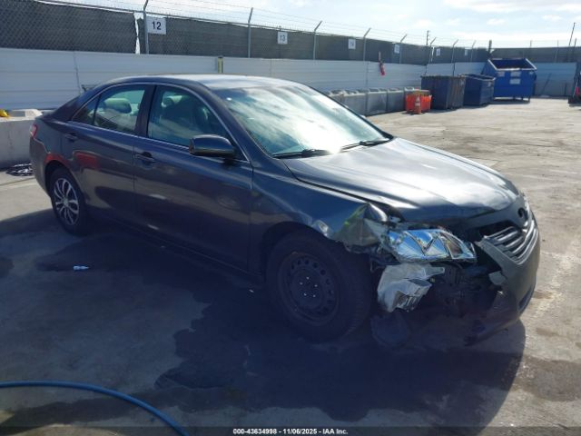 Toyota Camry Le Image 1