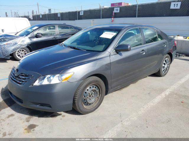 Toyota Camry Le Image 7