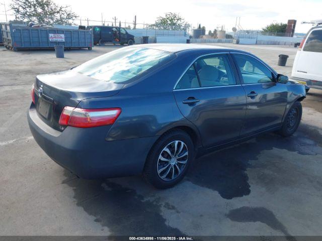 Toyota Camry Le Image 11