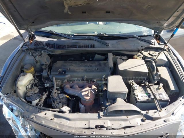 Toyota Camry Le Image 5